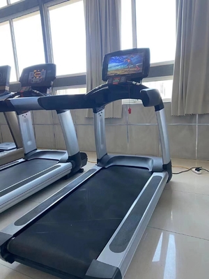 Mittlerer Ladegerät Gewerbliche Fitnessstudio-Ausrüstung Touchscreen-Laufband für Kardiotraining