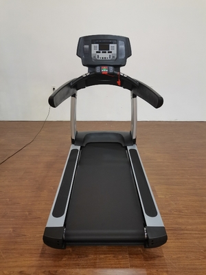 Erleben Sie die Bequemlichkeit eines Laufbandes mit mittlerer Last für Laufen und Kardio-Training