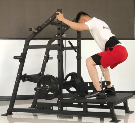 Erleben Sie die Vorteile der Gurt-Squat-Maschine für Hüft- und Glute-Übungen