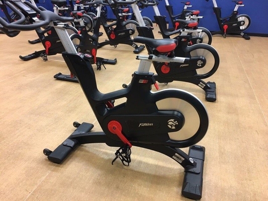 Ausrüstung für den Fitnessstadion in Stahl-Hausformationen