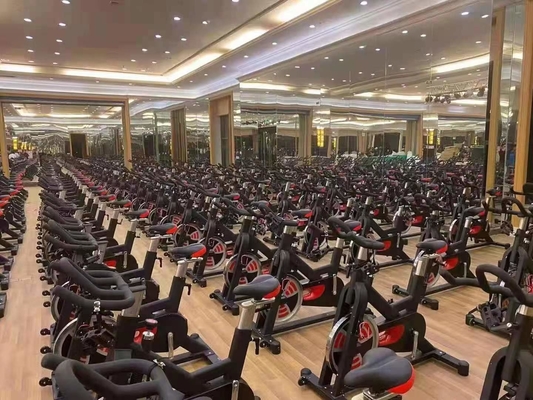 Ausrüstung für den Fitnessstadion in Stahl-Hausformationen