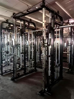 Multifunktionale umfassende Trainingsstation mit Smith-Maschine und Squat-Rack
