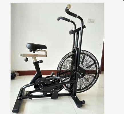 Intensives Kardio-Training mit Befreeman Commercial Air Bike in Gary/rot/schwarz/gelb
