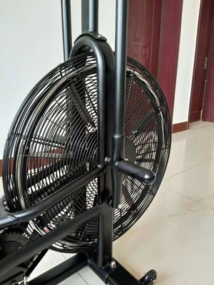 Intensives Kardio-Training mit Befreeman Commercial Air Bike in Gary/rot/schwarz/gelb