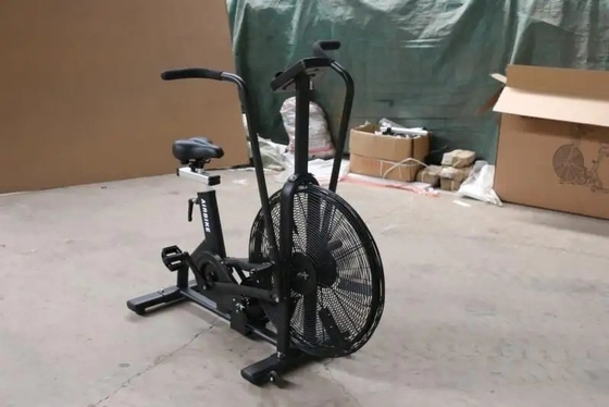 Intensives Kardio-Training mit Befreeman Commercial Air Bike in Gary/rot/schwarz/gelb