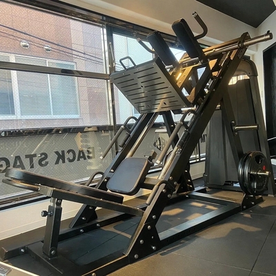 Fitness-Übung Körperplatte geladen 45 Grad Bein Press Hack Slide Kalb Gesäß Hack Kniebeugen