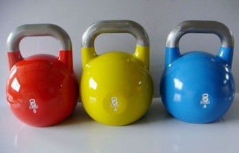 Farbenfrohe, pulverbeschichtete Kettlebell aus Gusseisen Ein Muss für Unisex-Fitness-Enthusiasten