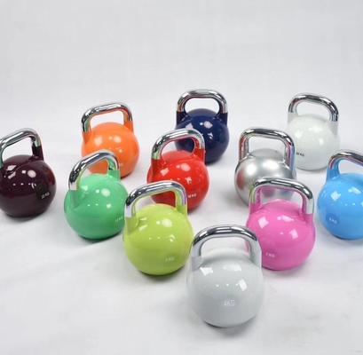 Farbenfrohe, pulverbeschichtete Kettlebell aus Gusseisen Ein Muss für Unisex-Fitness-Enthusiasten