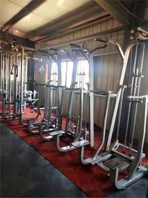 Mittlere Ladegeräte Fitness-Krafttraining-Pin-Last-Selektionsmaschinen Ziehen Sie die Dip-Station 1500*1205*2310