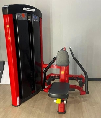 Effiziente Ausübung der Oberarm- und Hüftgelenkmuskulatur auf verstellbarem Fitness-Sitzgerät