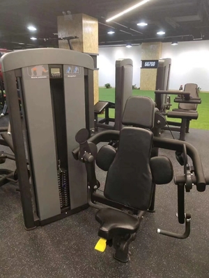 Biceps-Maschine mit mittlerer Belastung Erreichen Sie Ihre Fitnessziele mit starken Armen und Schultern