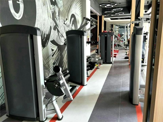 Biceps-Maschine mit mittlerer Belastung Erreichen Sie Ihre Fitnessziele mit starken Armen und Schultern